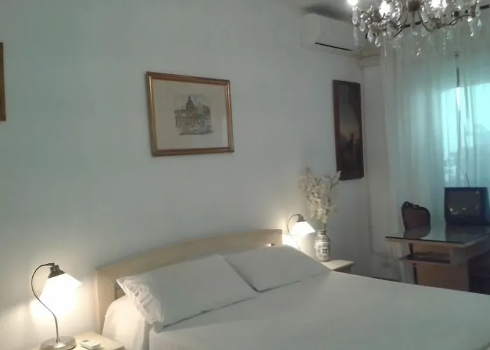 A Casa Chiecchi 2* ローマ